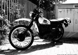 YAMAHA 500 XT noir et blanc